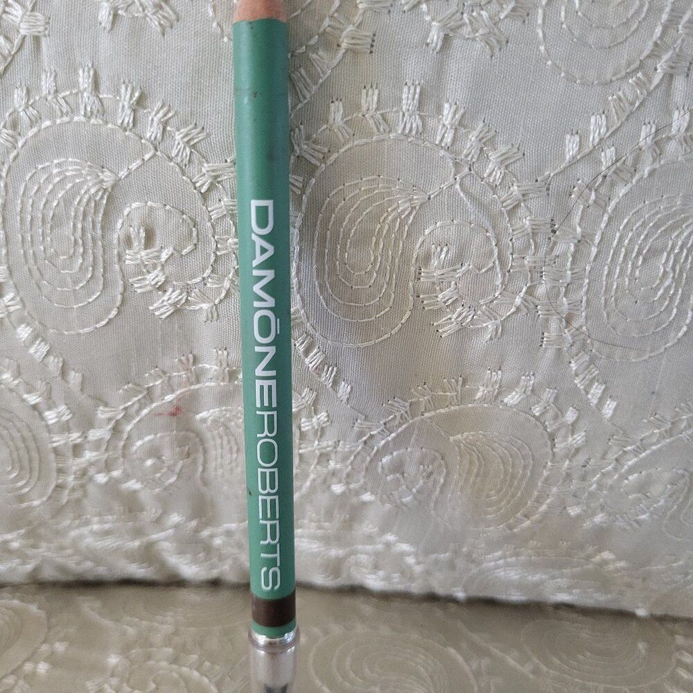 DAMONEROBERTS  the brow pencil  LATTE